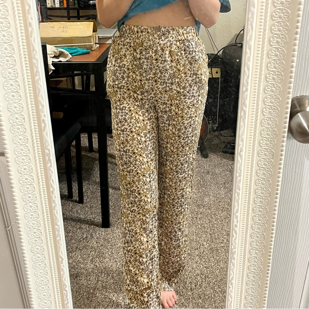 Forever 21 Floral Print Pants Size Small